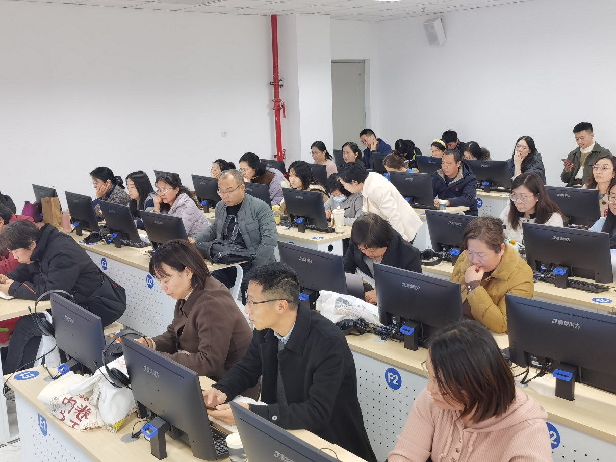 中文字幕av
举办“AI辅助高校教师教学研究”专题培训