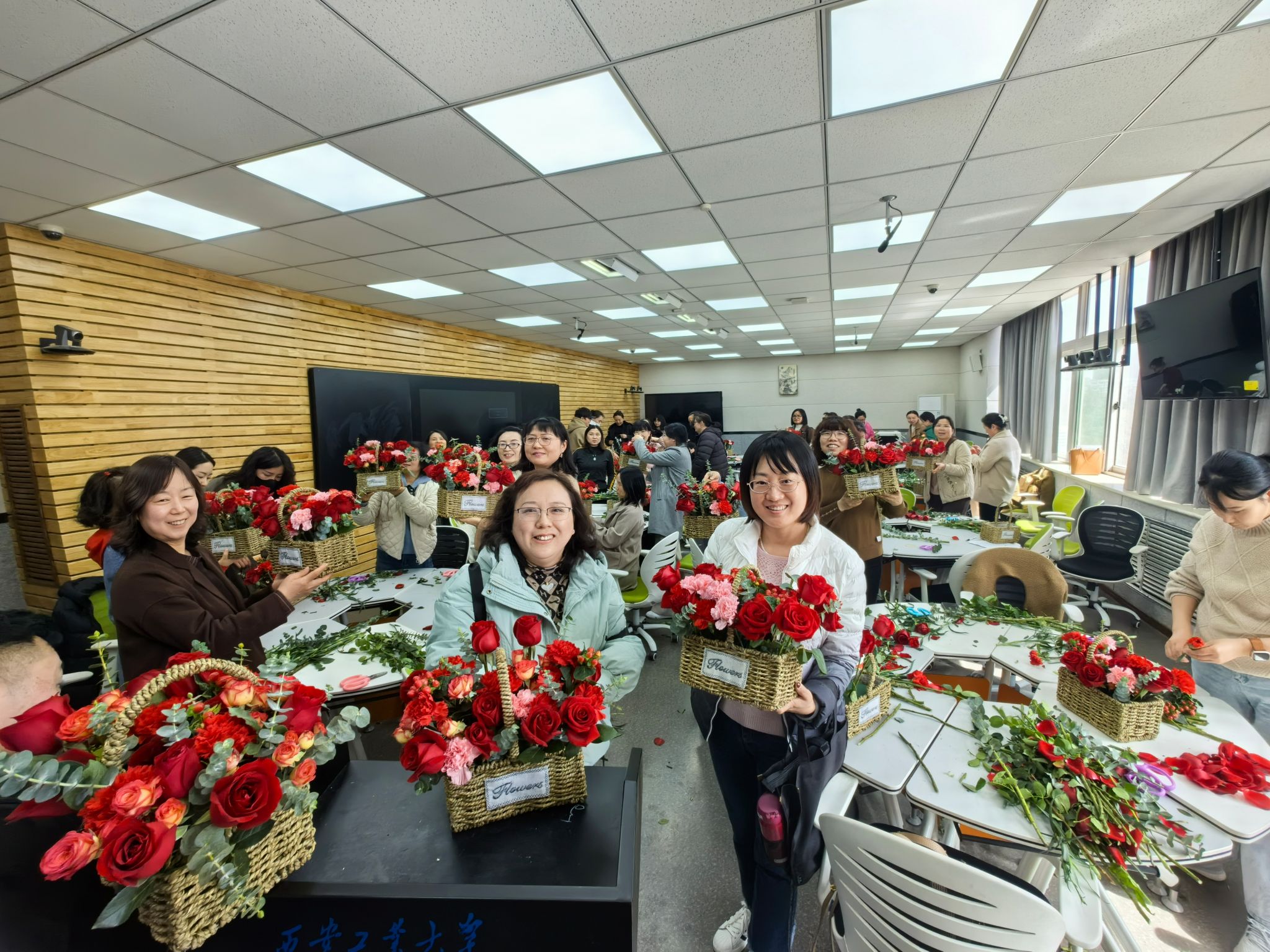 与花相伴·巾帼绽芳华——中文字幕av
举办庆祝国际妇女节主题花艺沙龙