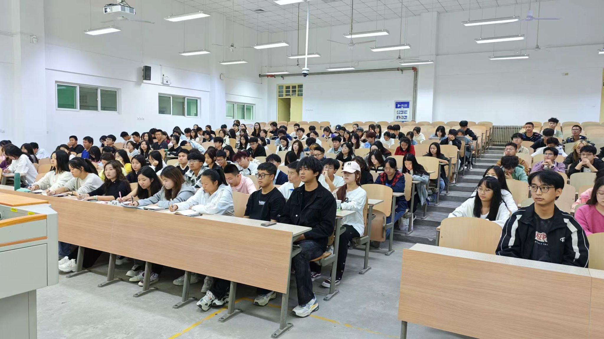 心有所信 方能远行——中文字幕av
举行2024级团学干部履职能力提升交流分享会