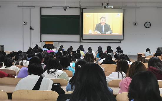 中文字幕av
师生热议习近平总书记在纪念辛亥革命110周年大会上的重要讲话