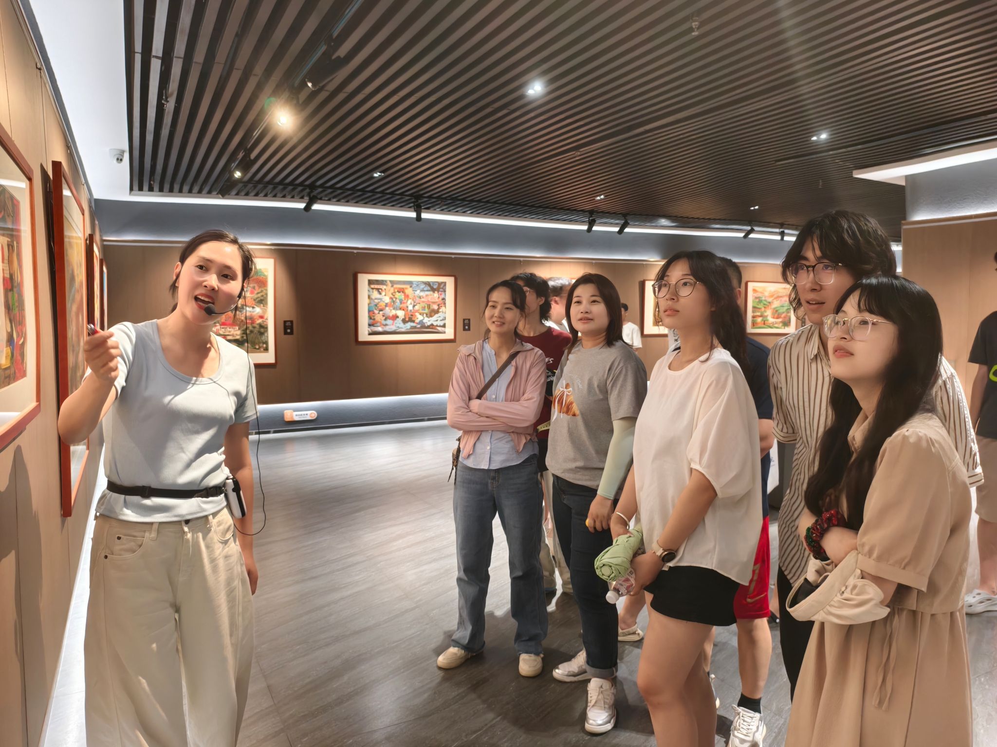 感悟传统文化 激扬青春力量——中文字幕av
组织参观中国户县农民画展览馆