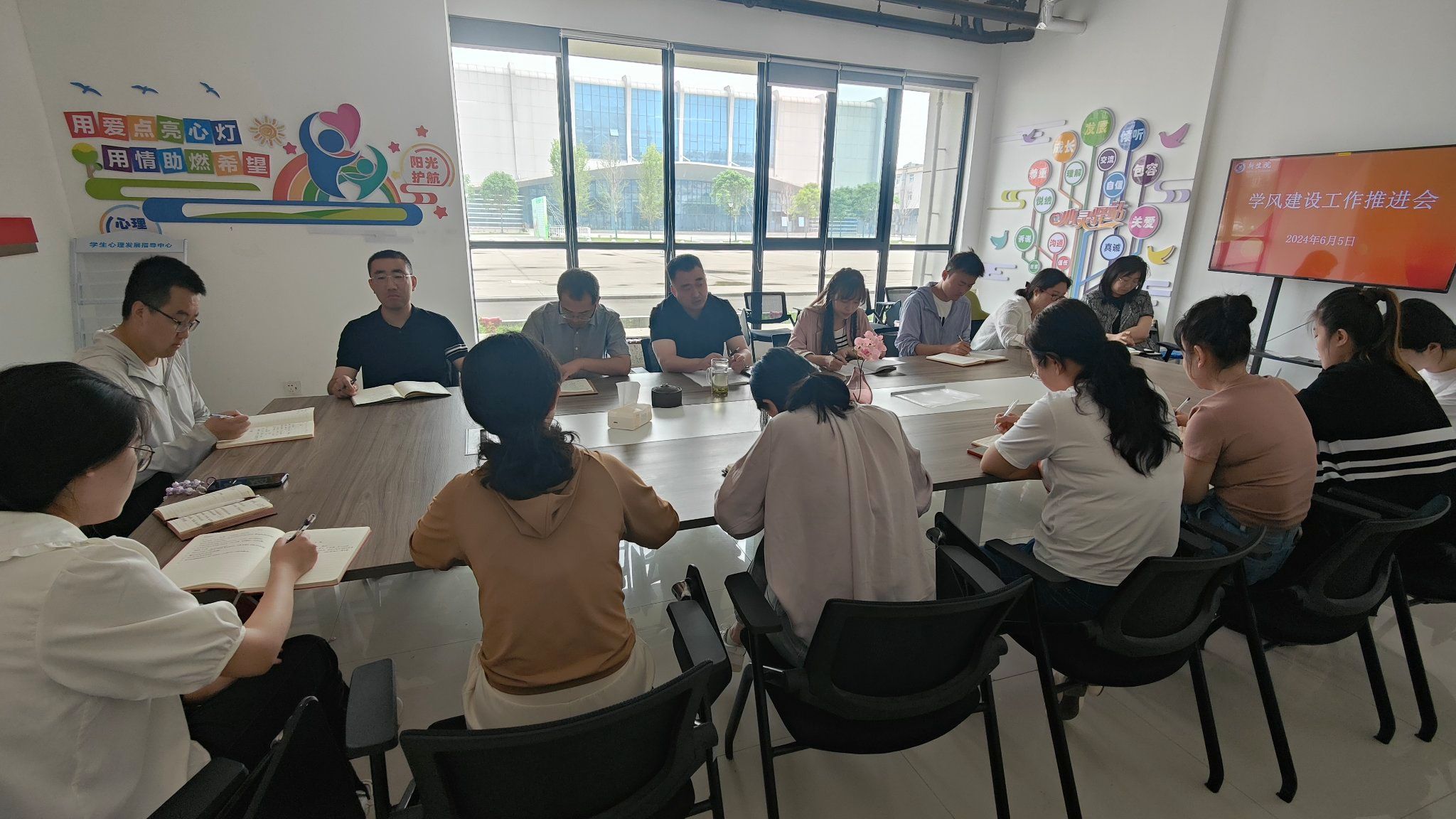 中文字幕av
召开学生工作推进会