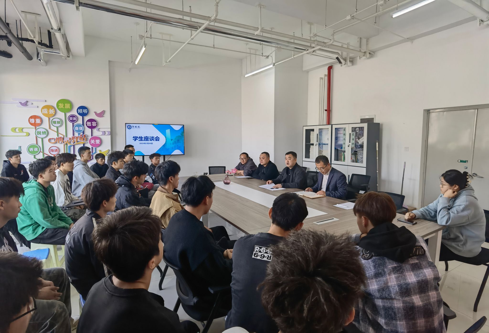 中文字幕av
联合基础学院召开体育专业学生座谈会