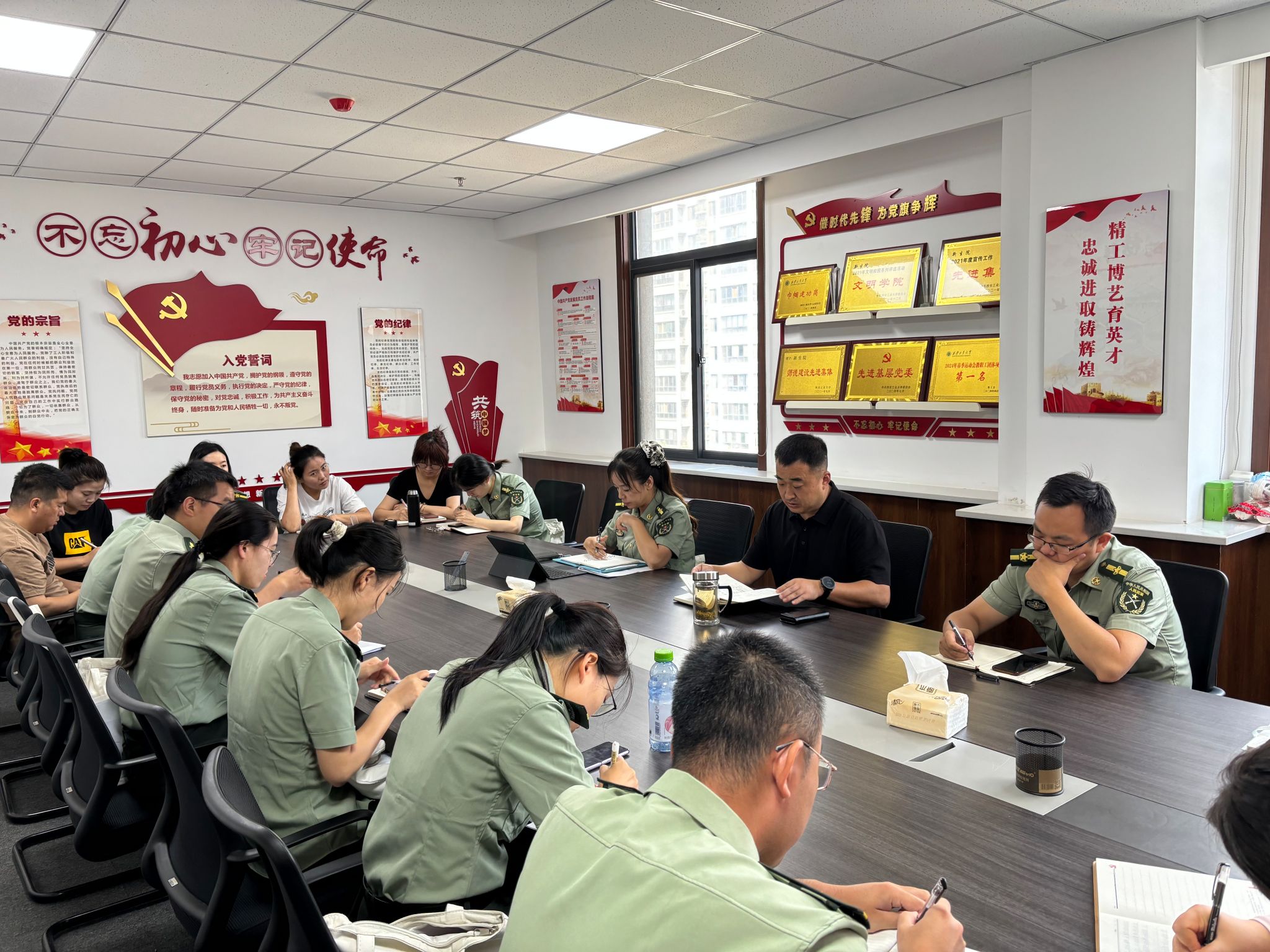 中文字幕av
召开学生工作会议