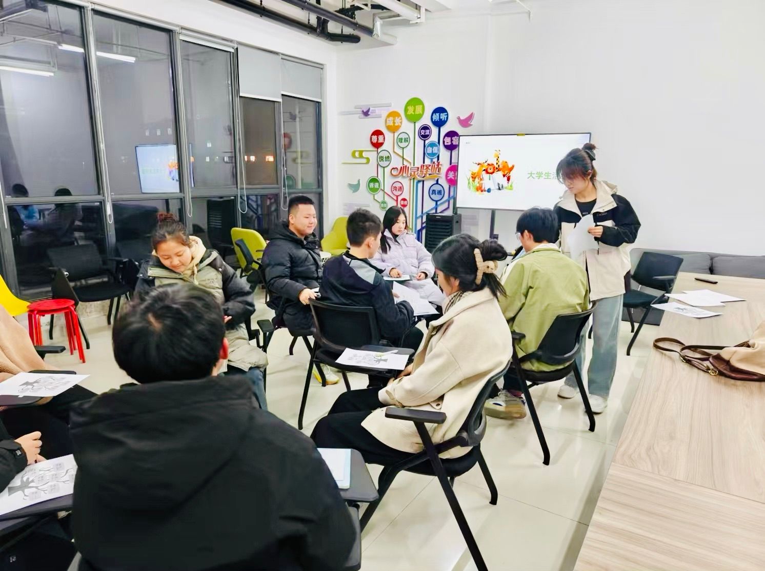 “寓”你同行 助你成长——中文字幕av
举行第二期辅导员宿舍论坛