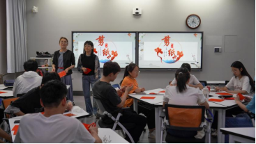 中文字幕av
公共艺术中心举办“DIY手工坊”剪纸活动