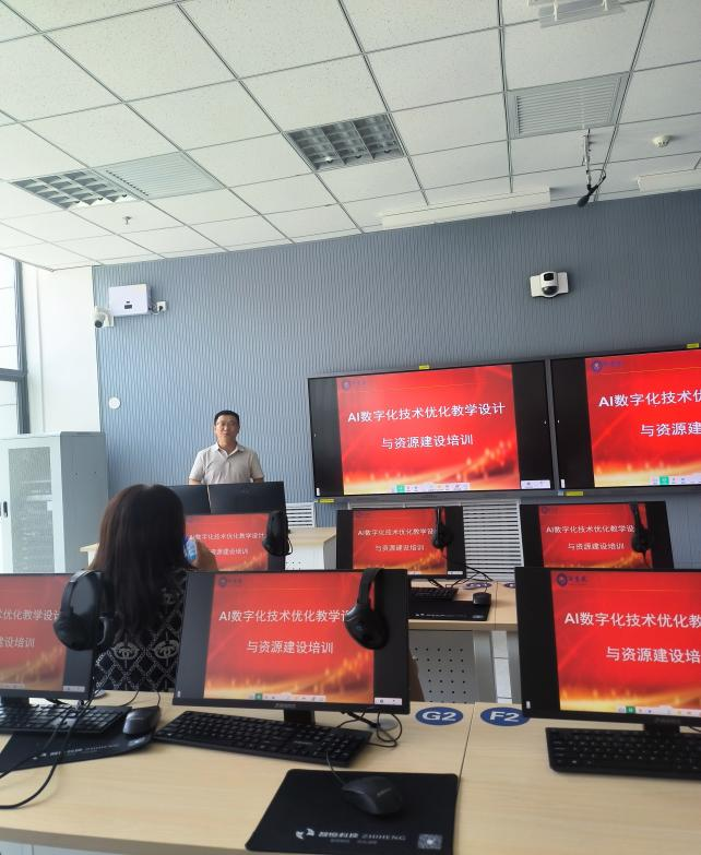 数智赋能教学提升——中文字幕av
公共外语系举办AI数字化技术培训