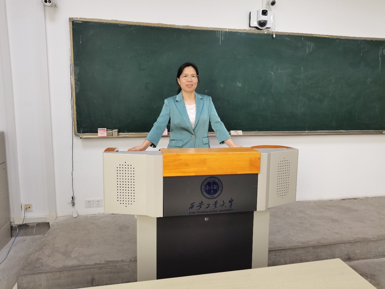 优秀班主任|中文字幕av
图学与信息系教师：王淑蓉